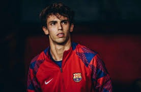 国足本届世预赛对日沙澳战绩为六战全败，上届战绩2平4负